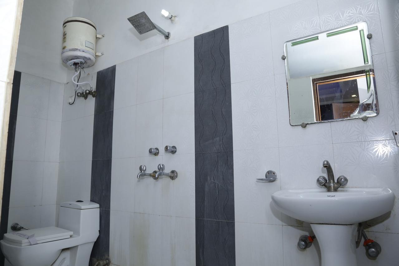 Vishal Hotel By Comfort Rooms 뉴델리 외부 사진