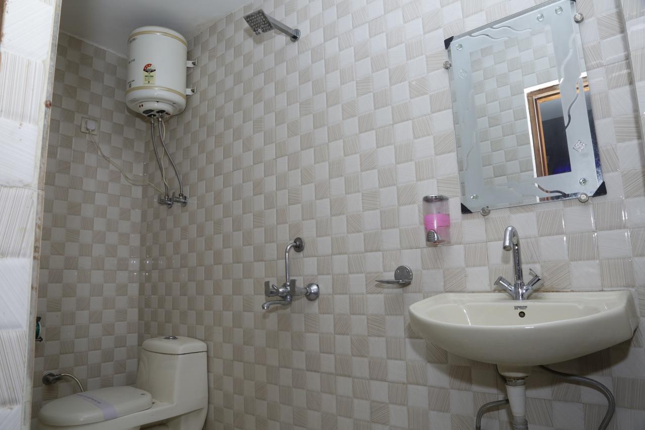 Vishal Hotel By Comfort Rooms 뉴델리 외부 사진